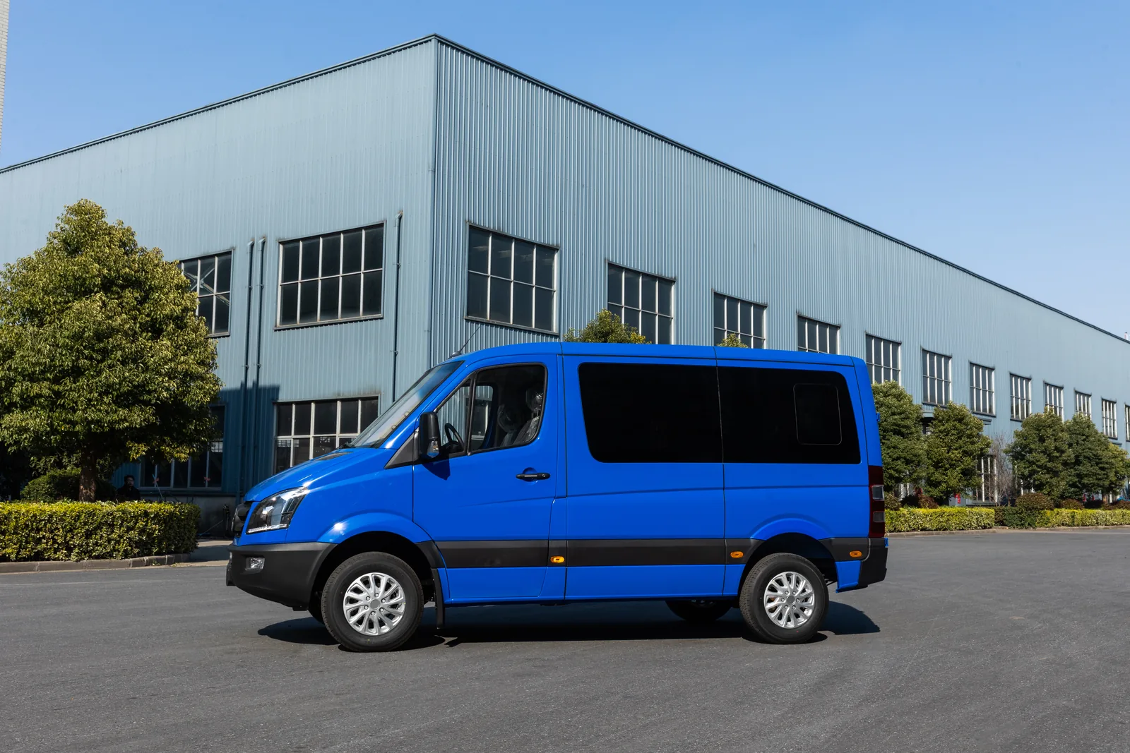 Left side view of blue TOURWAY T5 commercial vehicle