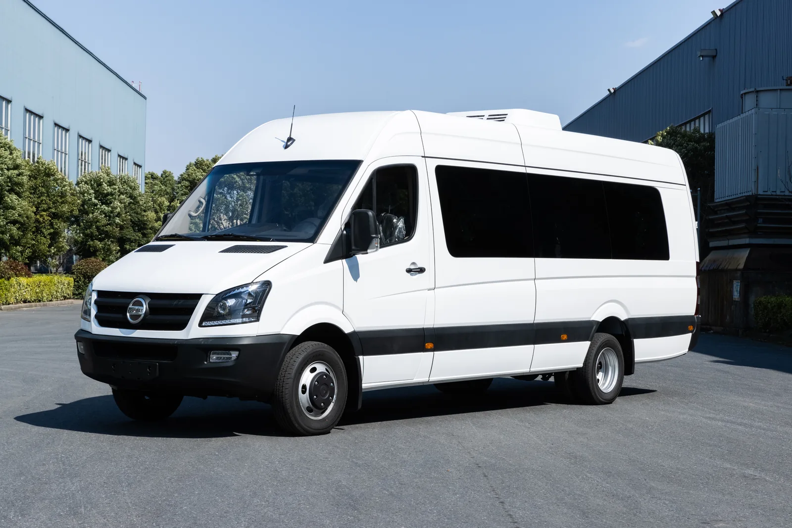Alternative front three-quarter view of white TOURWAY T8 commercial vehicle